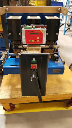 Photo 1b. The circuit breaker after the rebuild. Photo 1b. The circuit breaker after the rebuild.