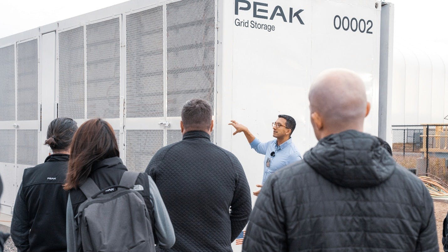 A sodium-ion battery energy storage unit developed by Peak Energy was unveiled recently at the SolarTAC renewable energy test facility in Watkins, Colo.