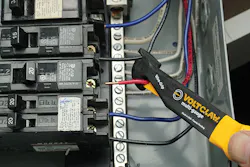 VoltClaw-Breaker VoltClaw-Breaker