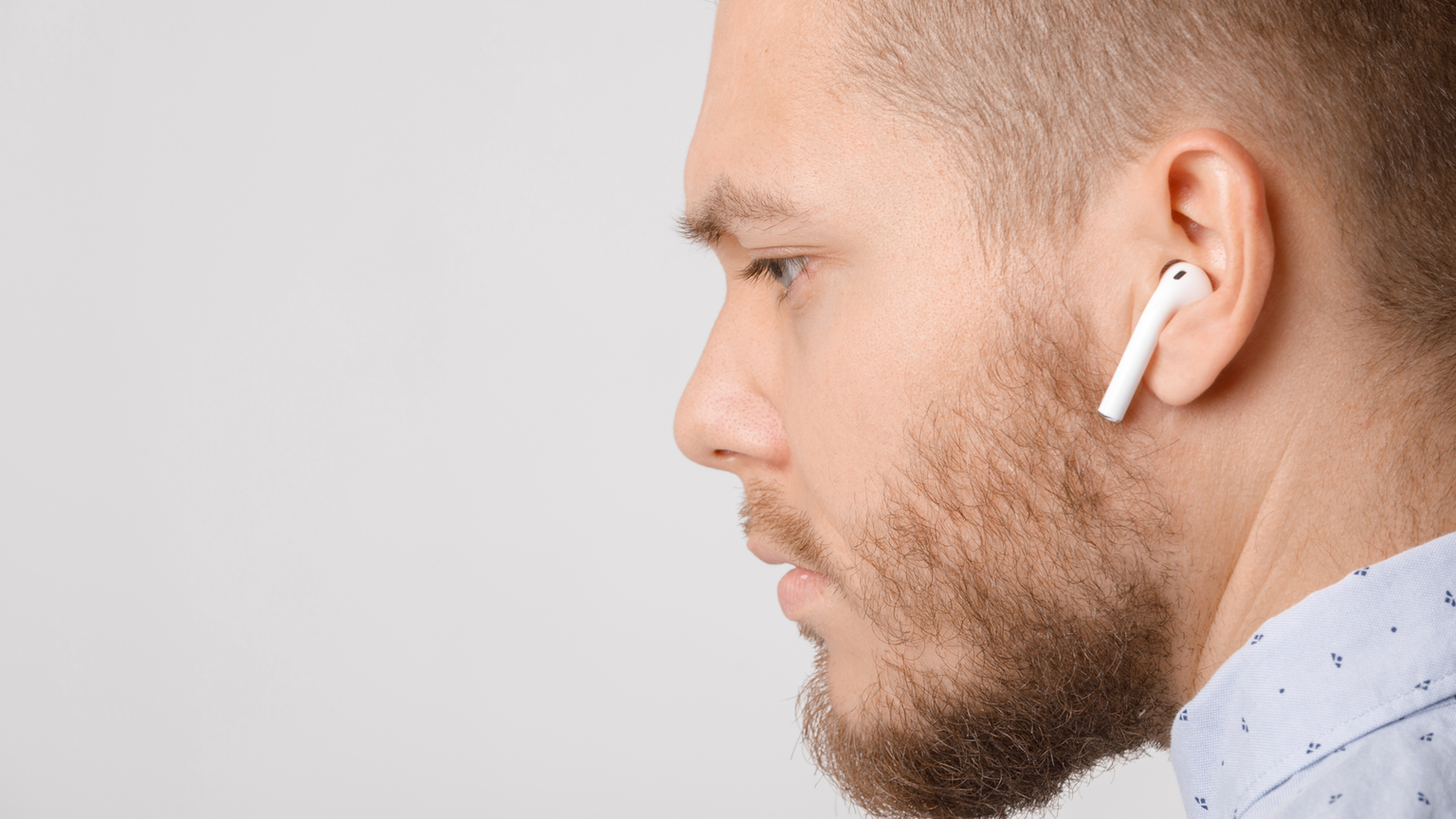 Should Workers Be Allowed to Wear Earbuds? | EHS Today