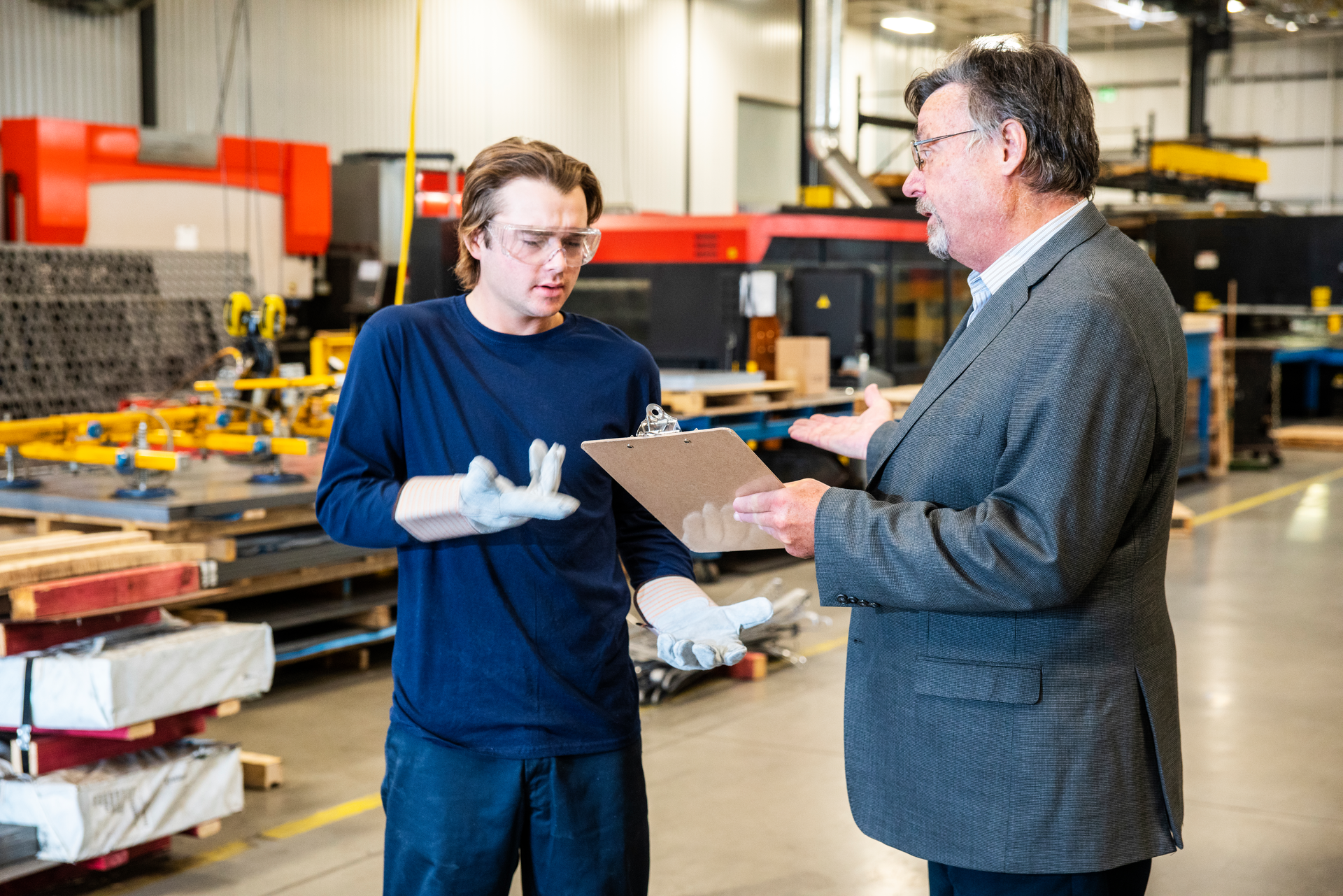 Workerdisagreeing 5df8d70063cf3