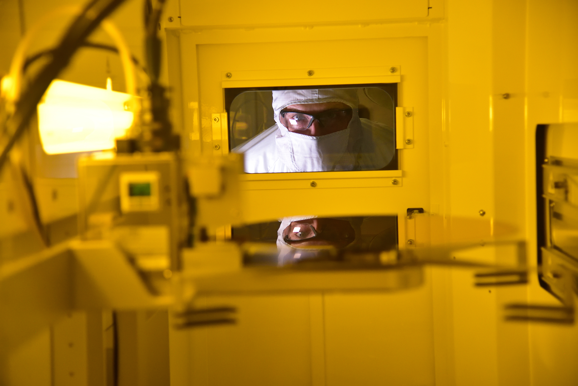 Intel_Manufacturing_Wafer_Promo