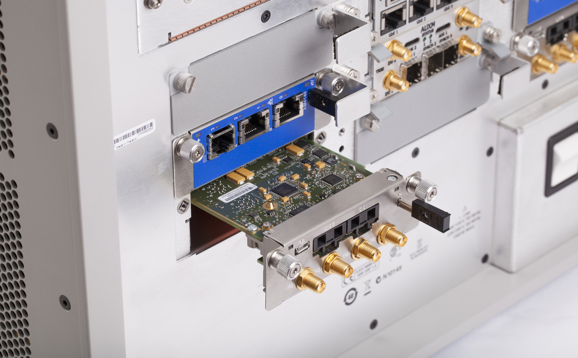 keysight-e7515a-wireless-test-set-extenssible architecture-back-panel_high.jpg