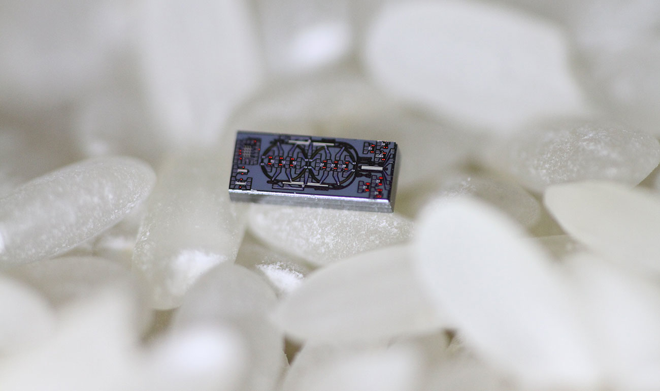 Silicon-Based Electro-Optical Gyroscope Overcomes SNR Deficiencies