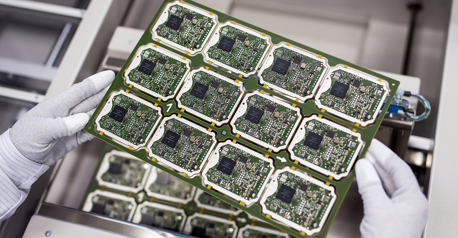 Printed Circuit Boards For The Production Of Long Range Radar Sensors At Continental Plant Data Resize 5ed92dd26236d