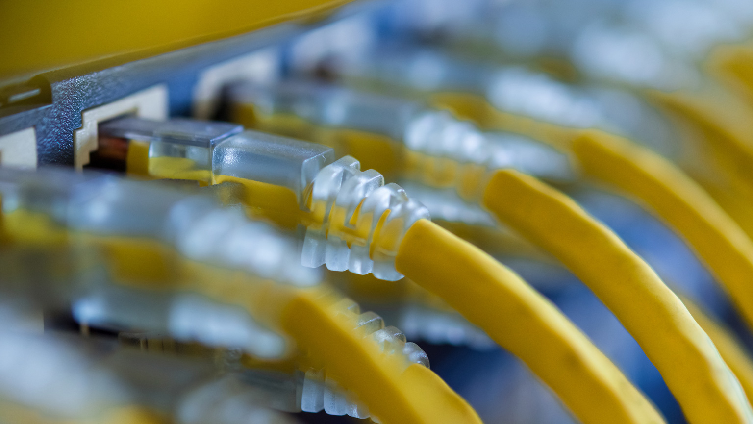 Cables Id 136288193 Yanawut Suntornkij Dreamstime com 5f10618855d7b