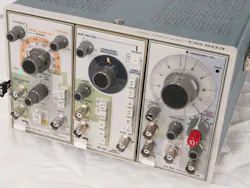 2. The modules, from left to right, are a PG502 pulse generator, an RG501 ramp generator, and an FG502 function generator. 2. The modules, from left to right, are a PG502 pulse generator, an RG501 ramp generator, and an FG502 function generator.