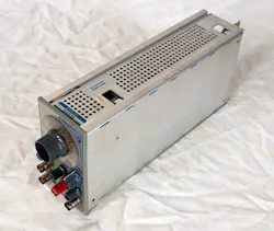 4. The Tek FG502 function generator module has snap-in aluminum covers for ease of servicing. 4. The Tek FG502 function generator module has snap-in aluminum covers for ease of servicing.