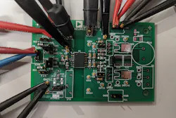 7. Shown is an ADuM4221 evaluation board. 7. Shown is an ADuM4221 evaluation board.