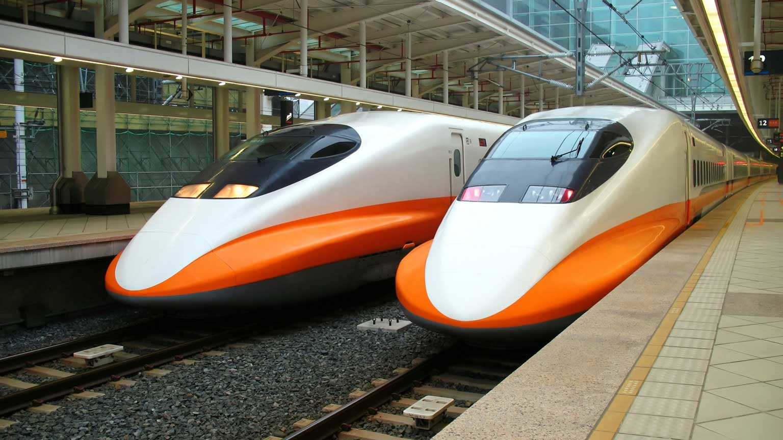 Train Yali Shi Dreamstime L 4449394 61537cb50d29c