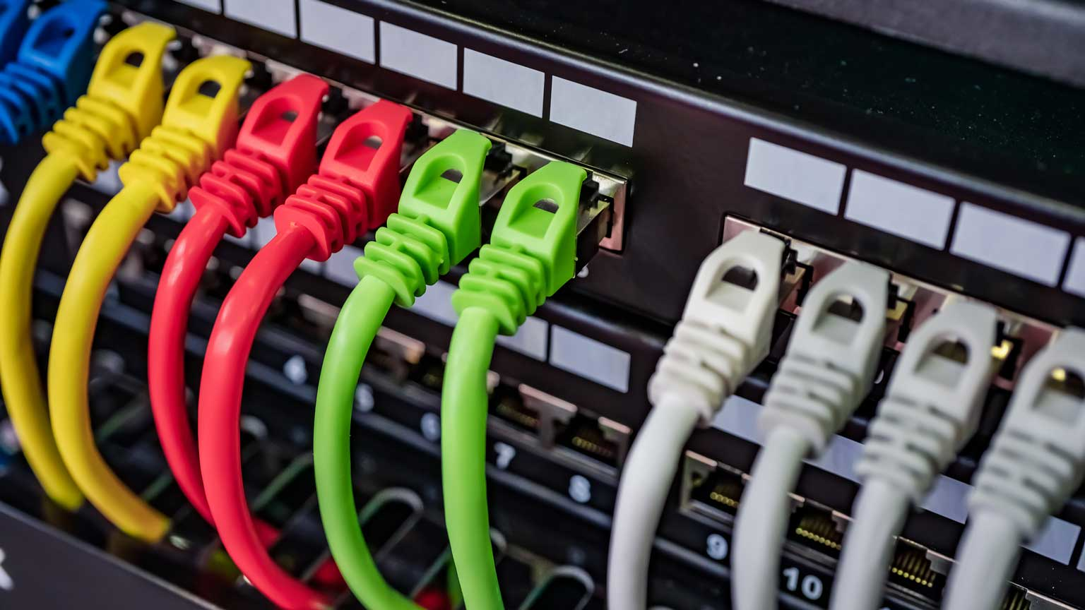 Cables Ethernet Dreamstime Andrey Armyagov 143484715