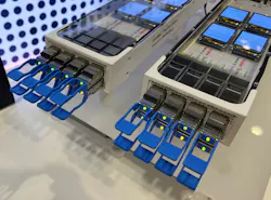 1. The drop-down heatsink, on the left, compared with a traditional heatsink solution on the right. 1. The drop-down heatsink, on the left, compared with a traditional heatsink solution on the right.