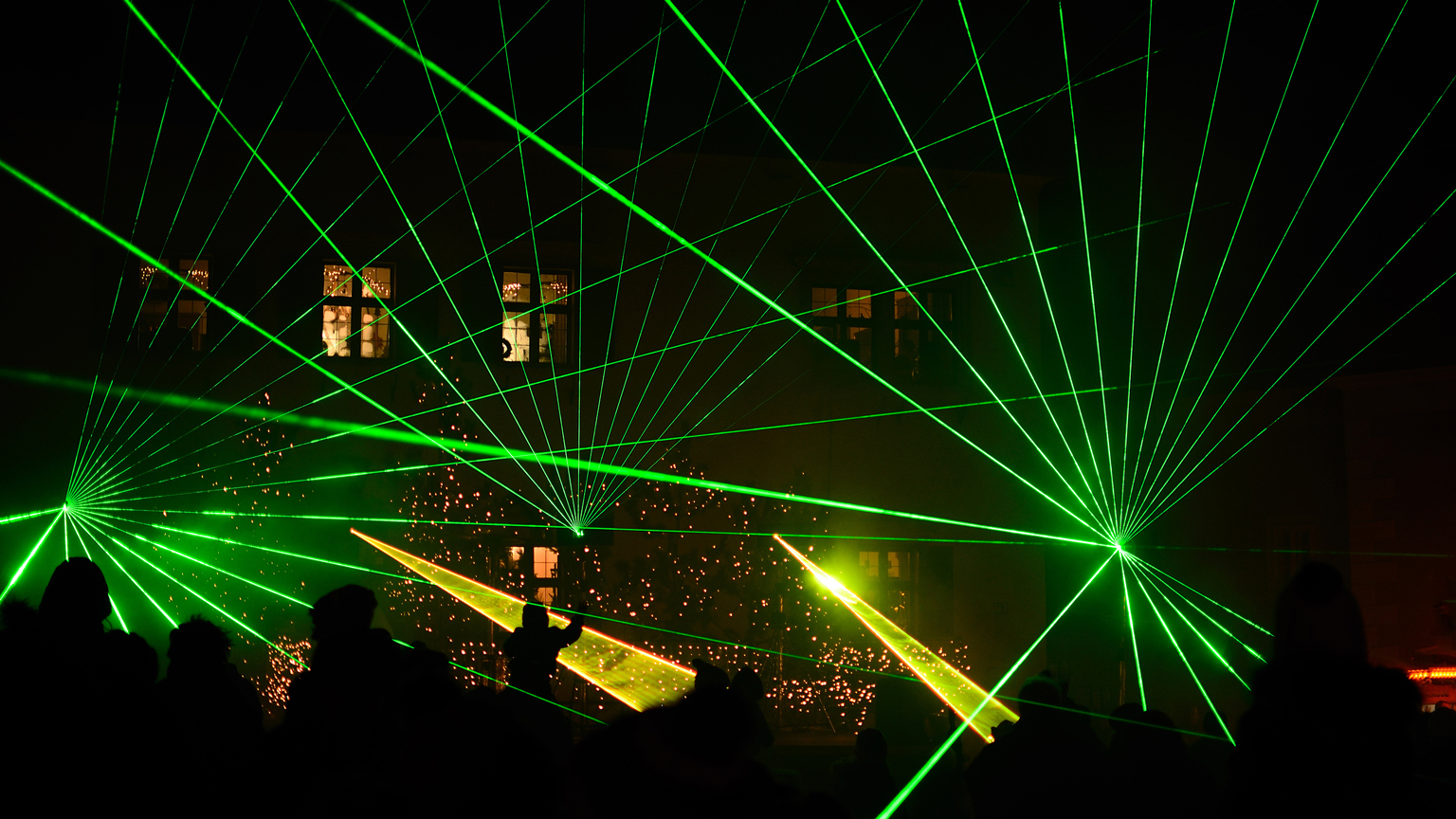 Laser Dreamstime Thomas Eder 37635209 648884aae35f6