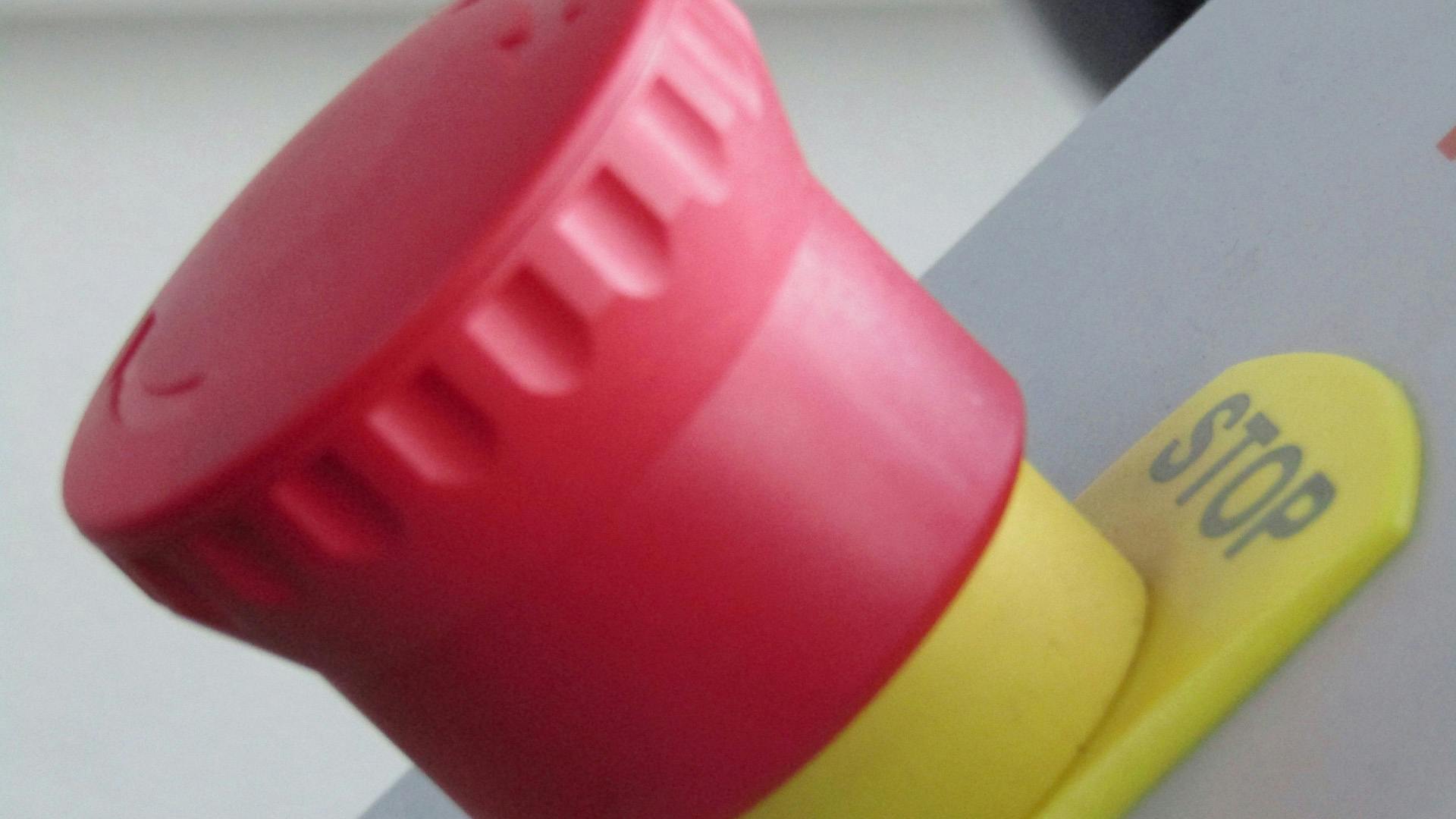 pushbutton_dreamstime_l_180689885