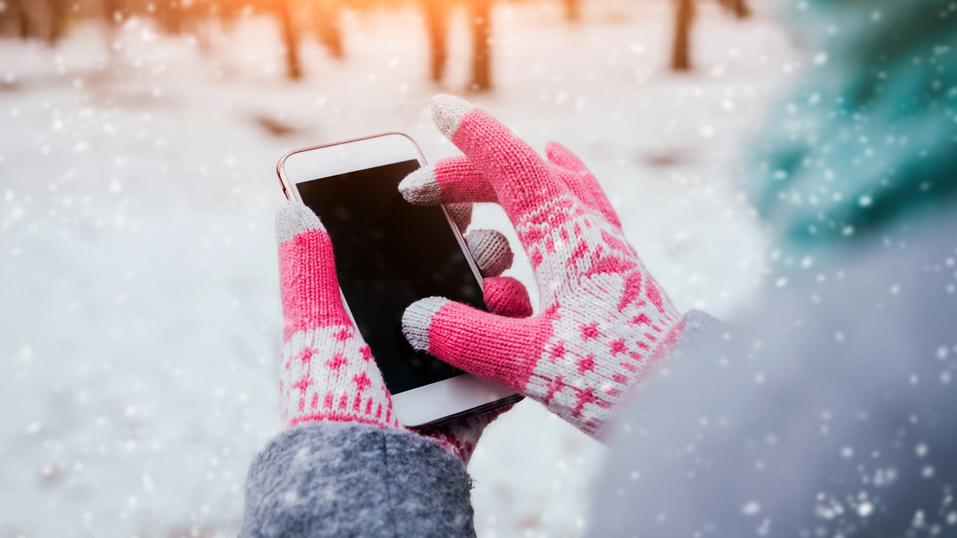 cellphone_dreamstime_l_186927938