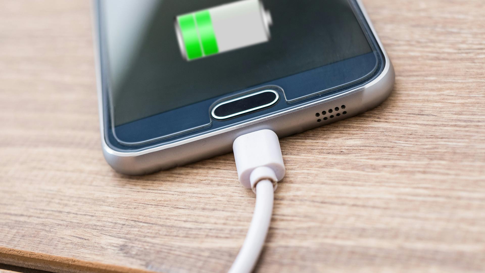 65ba6a7c6aff0f001e242138 Smartphone Dreamstime L 92097498