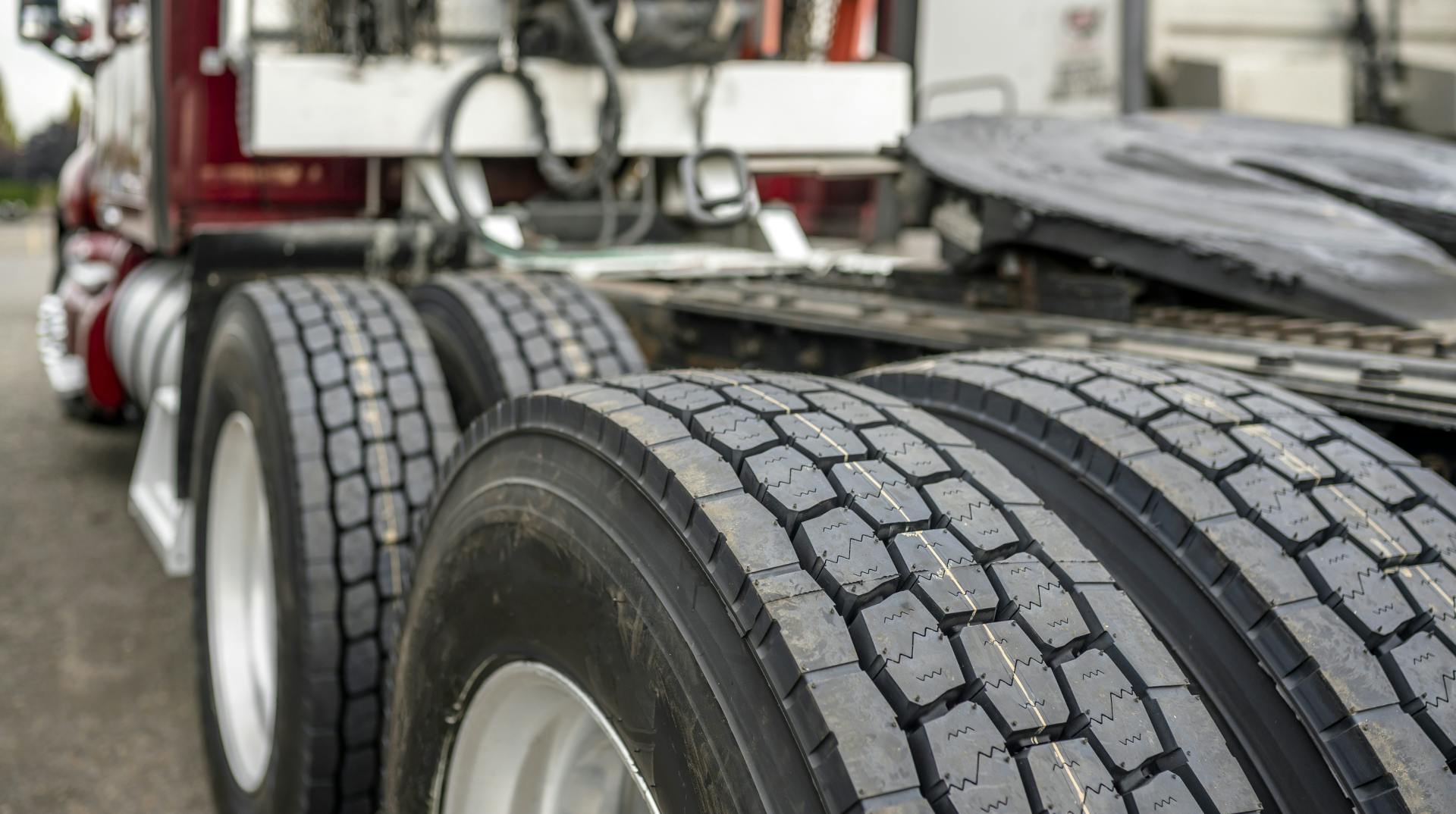 truck_dreamstime_l_162460505