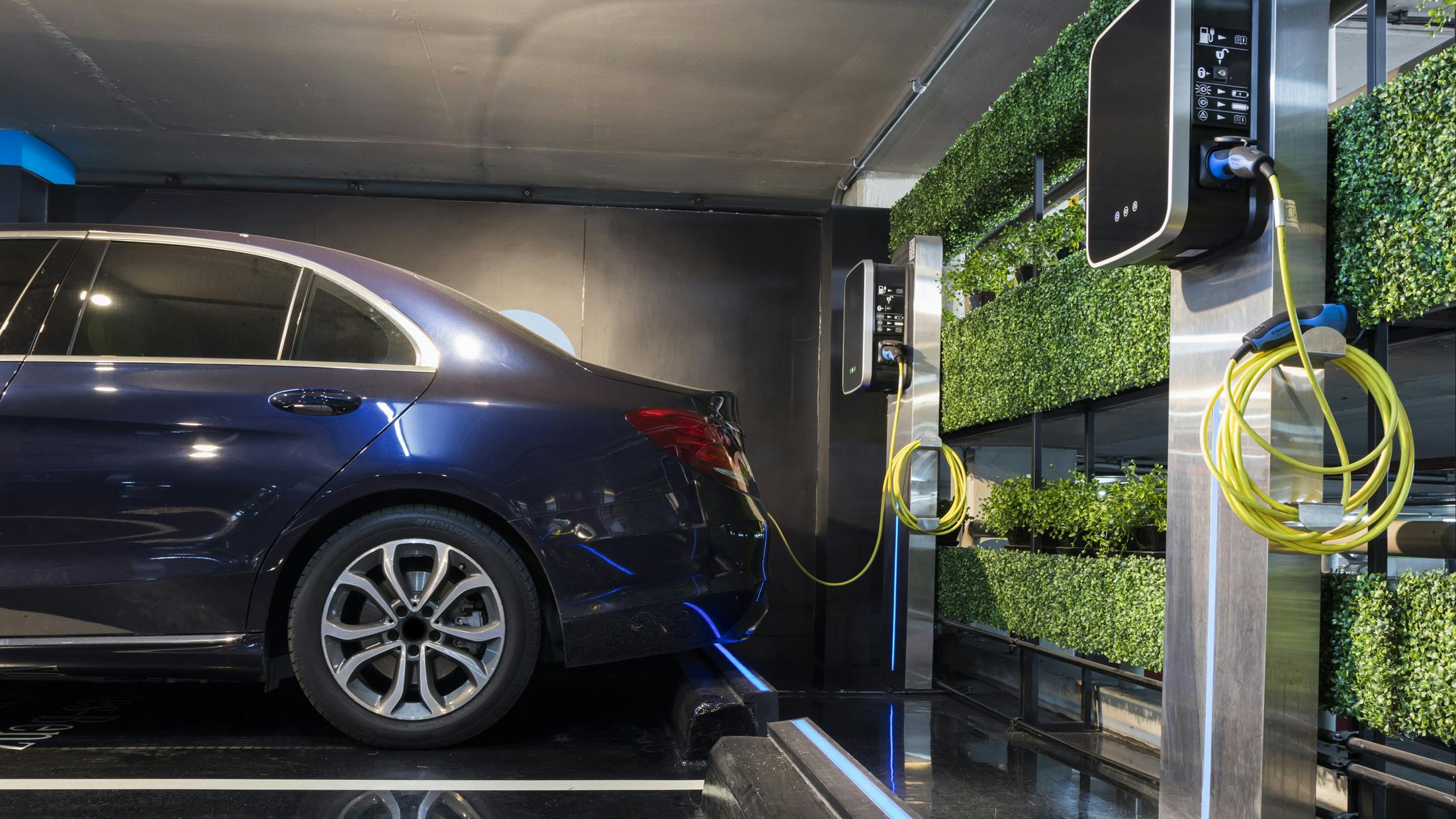 6622872ce858a0001eb8159c Carcharging Dreamstime Warutsintapanon 111244594