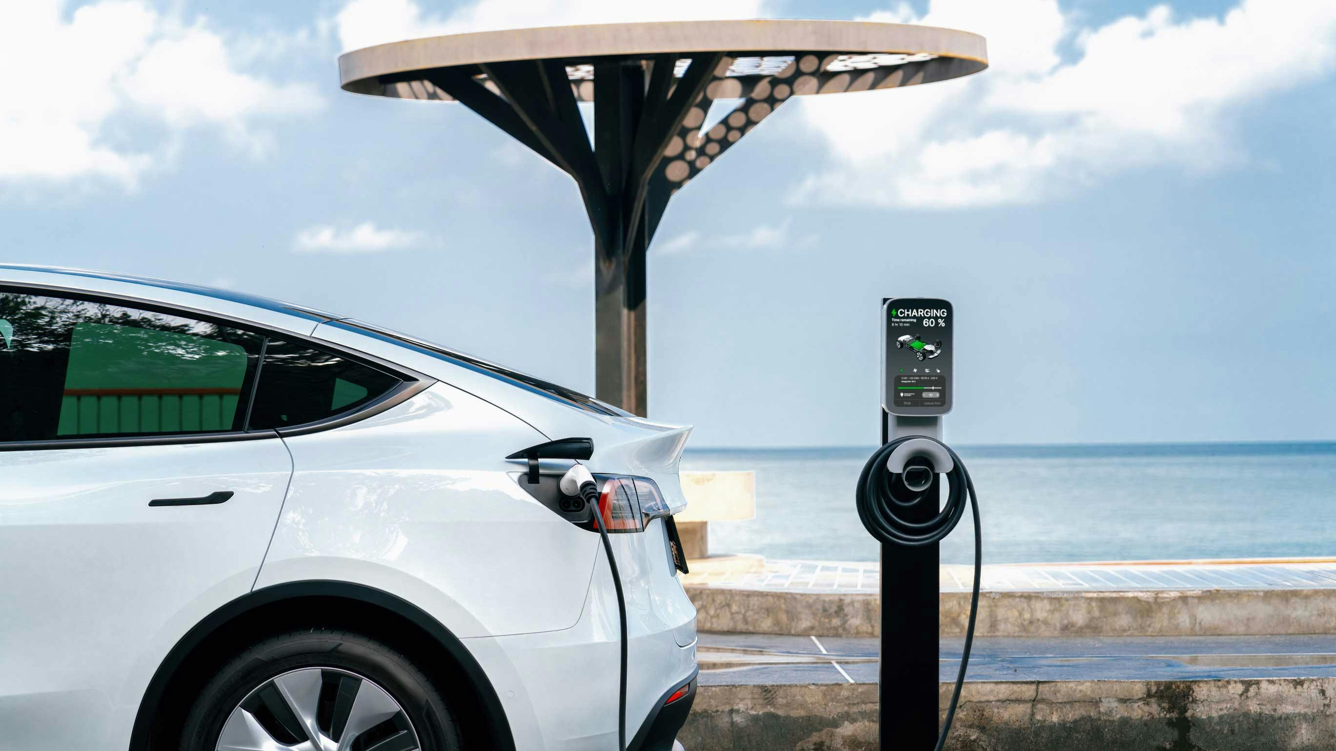 car_charge_dreamstime_biancoblue_304742382