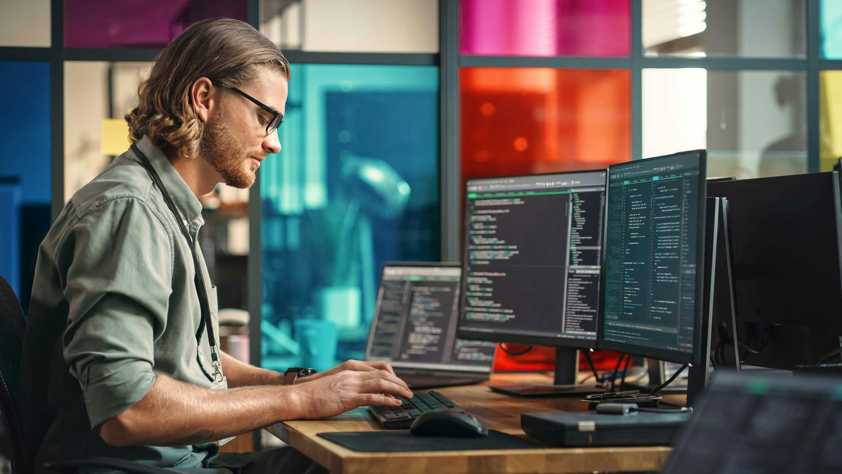 manoncomputer_dreamstime_alekseigorodenkov_2913944