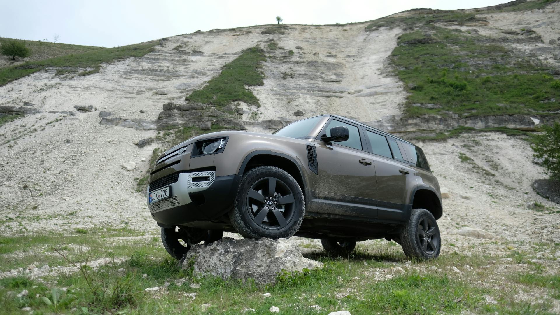 Land Rover Defender 2020 - Pneumatic Car Suspension System