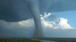 tornado_dreamstime_l_20063996 tornado_dreamstime_l_20063996