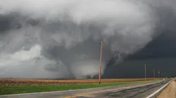 tornado_dreamstime_l_80456553 tornado_dreamstime_l_80456553