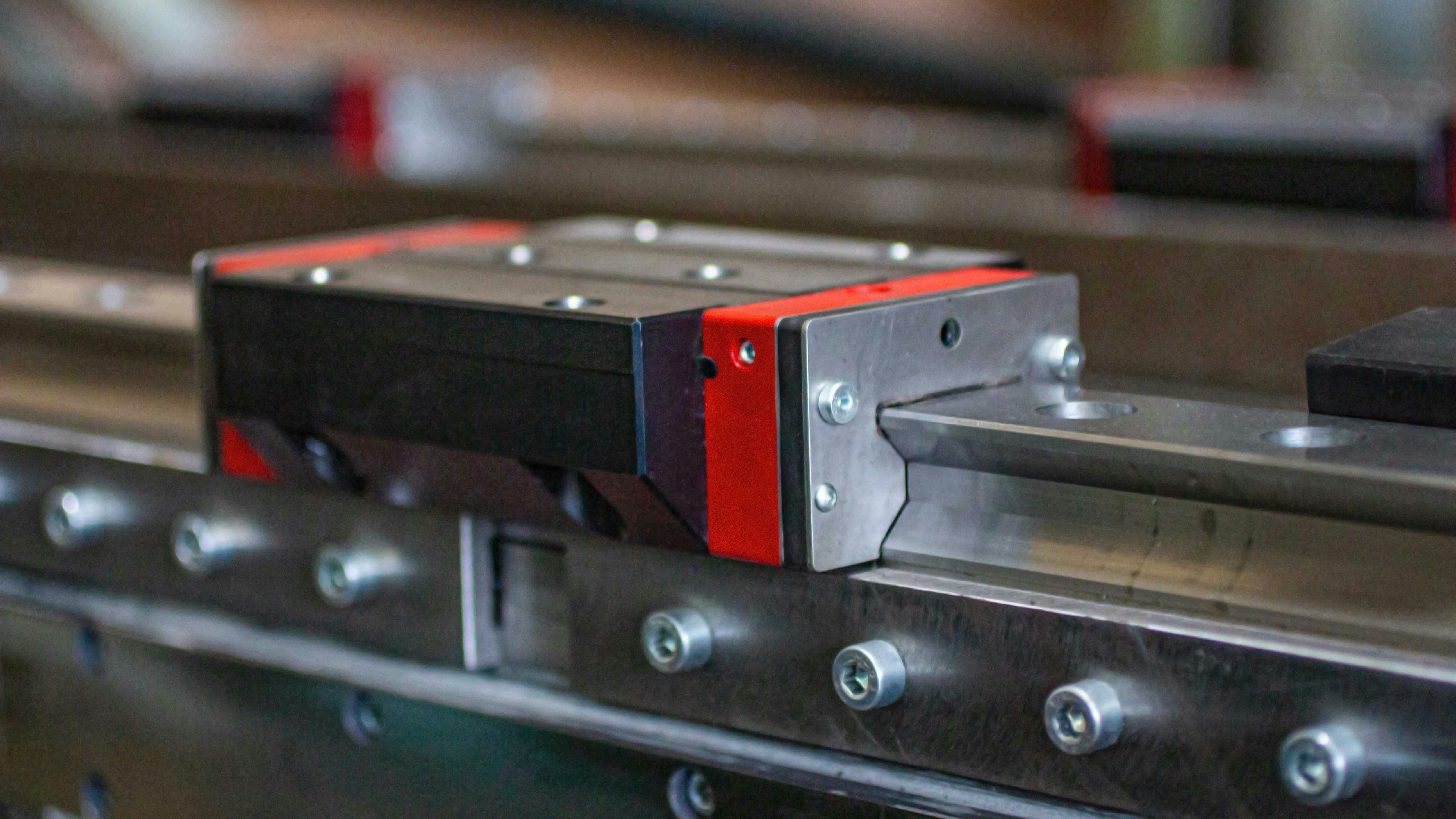 fig5_trackwithlinearmover_brysonarticlepromo