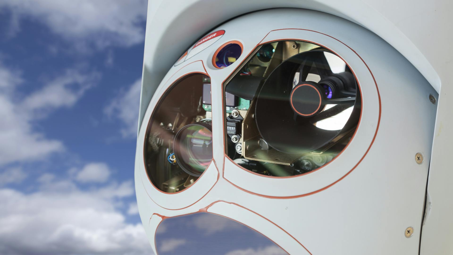 dronecamera_dreamstime_l_44446702