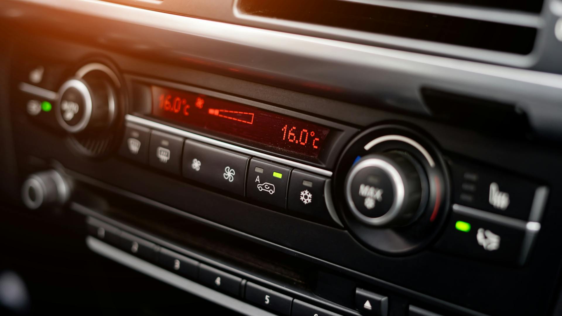 auto_dreamstime_195324719