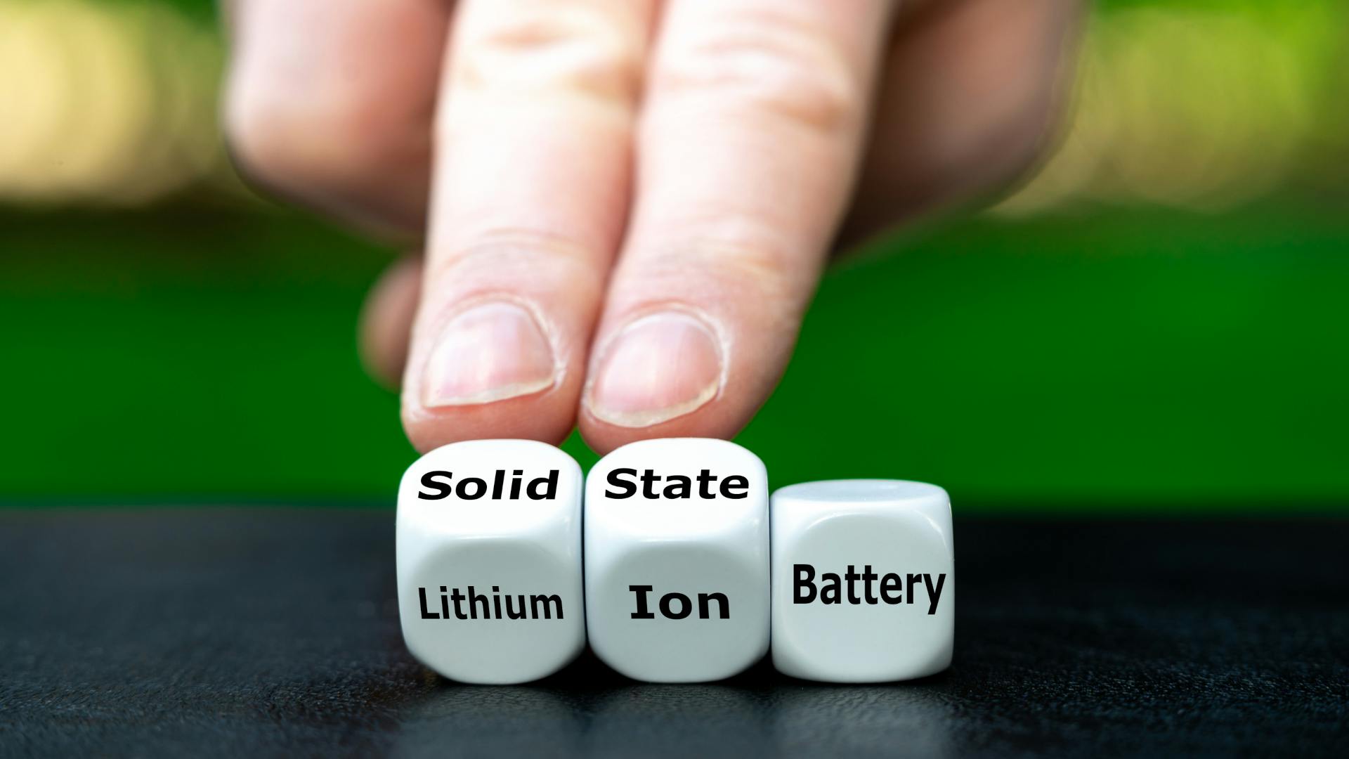 solidstatebattery_dreamstime_l_362528611