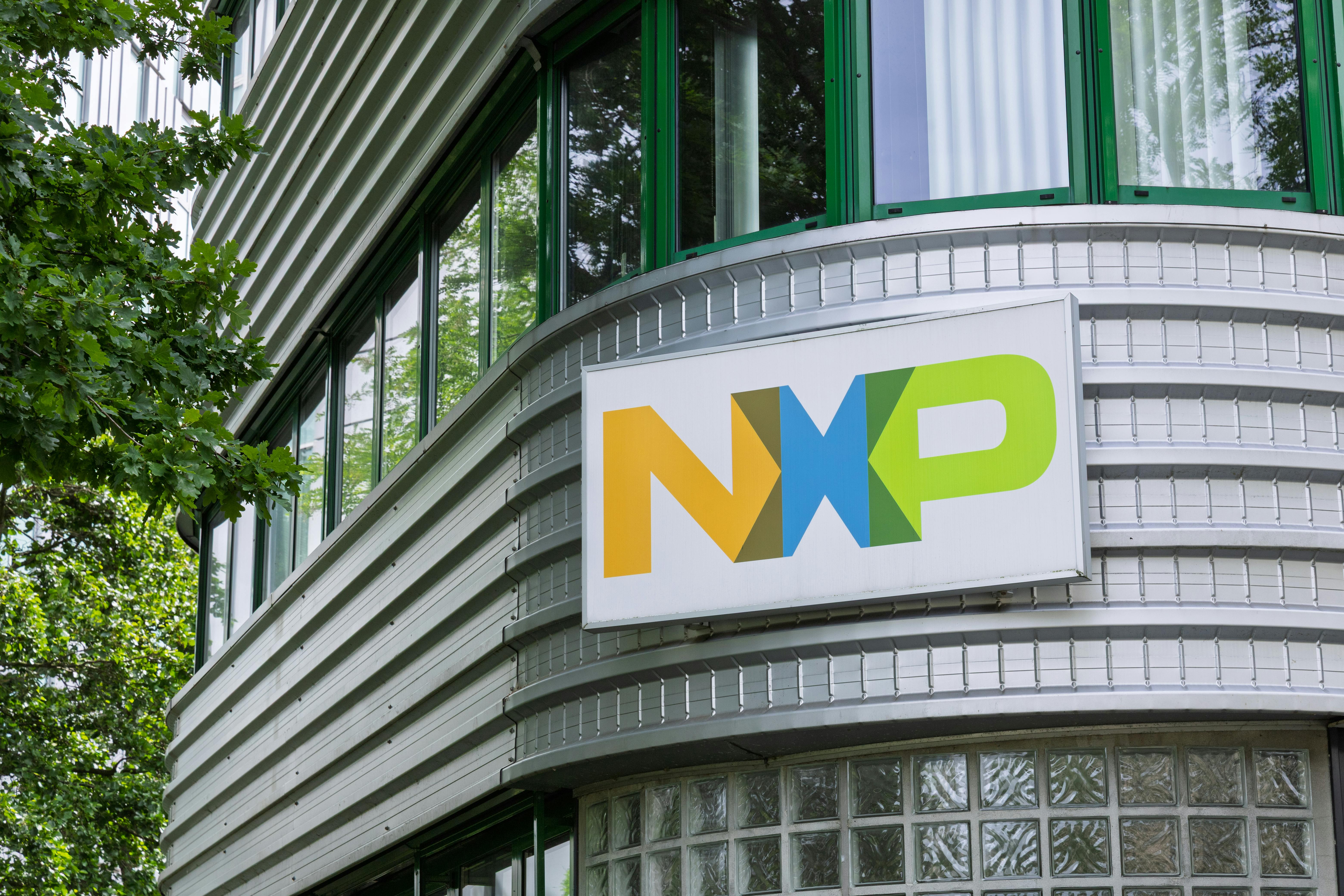 id_387153573__svleusden__dreamstime