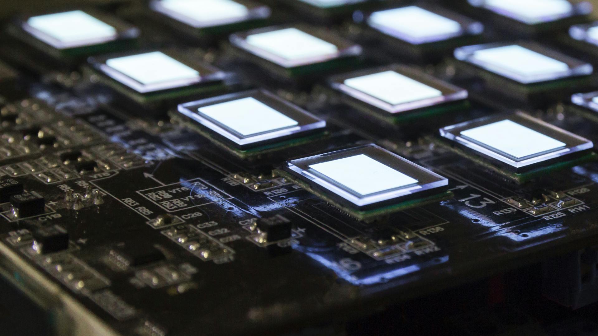 oled_dreamstime_l_162798257