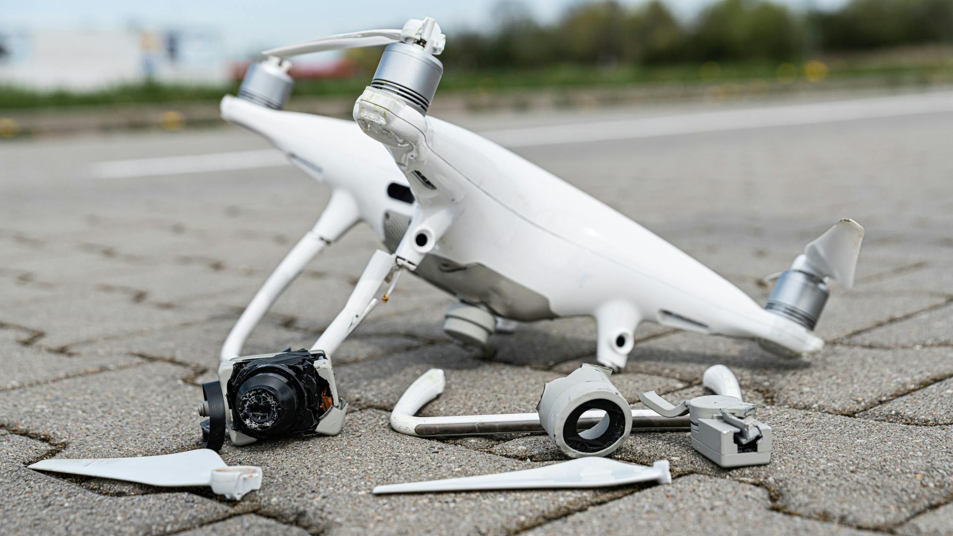 drone_dreamstime_l_180220859