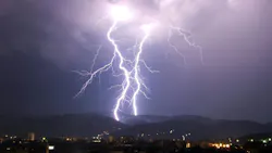 69949dbc9f05a1fdcdbeb46c Lightning Dreamstime L 1090238 69949dbc9f05a1fdcdbeb46c Lightning Dreamstime L 1090238