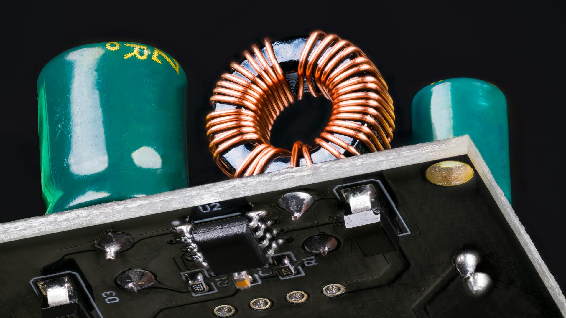 pcbpower_dreamstime_l_228914451