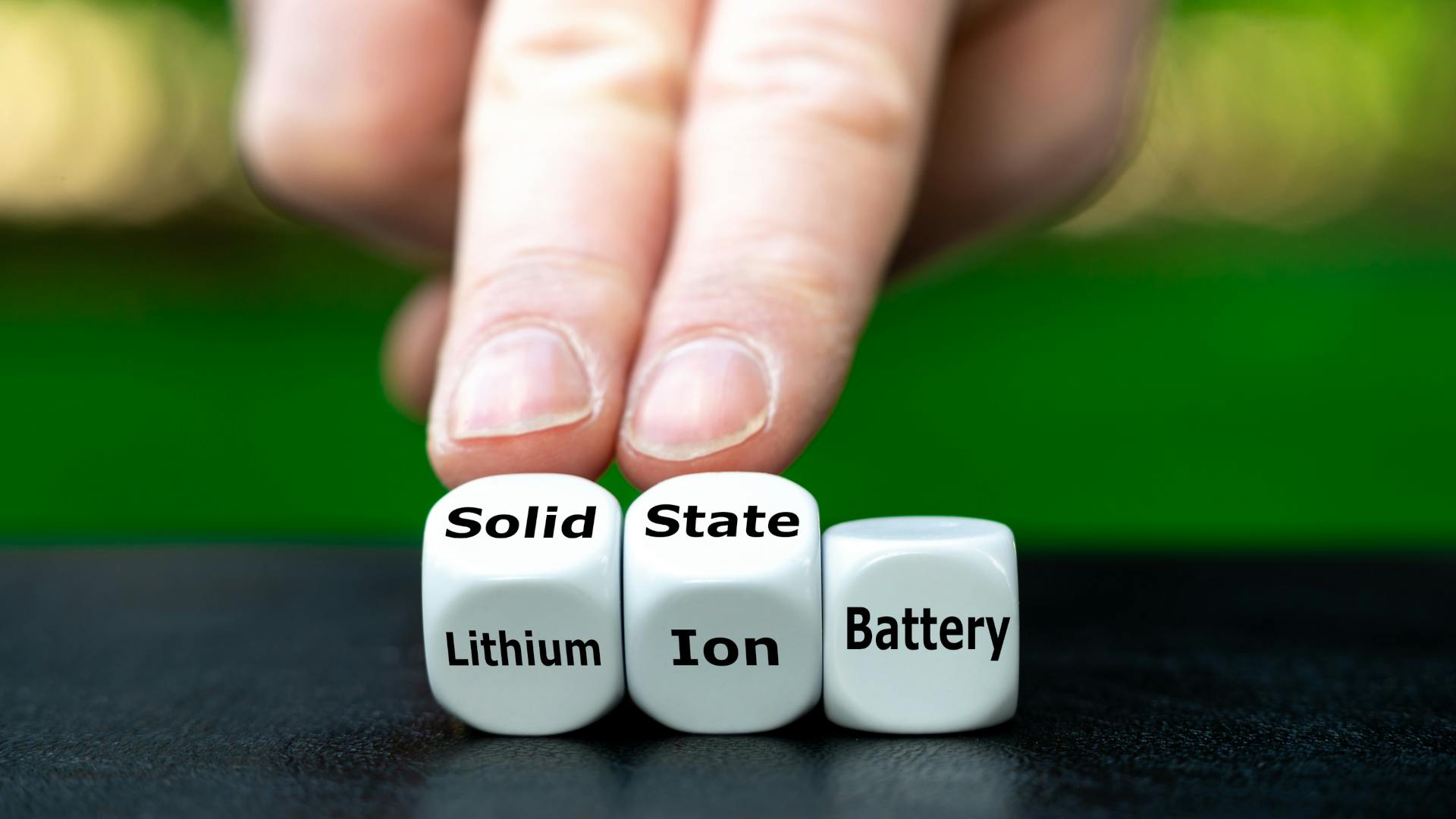 solidstatebattery_dreamstime_l_362528611