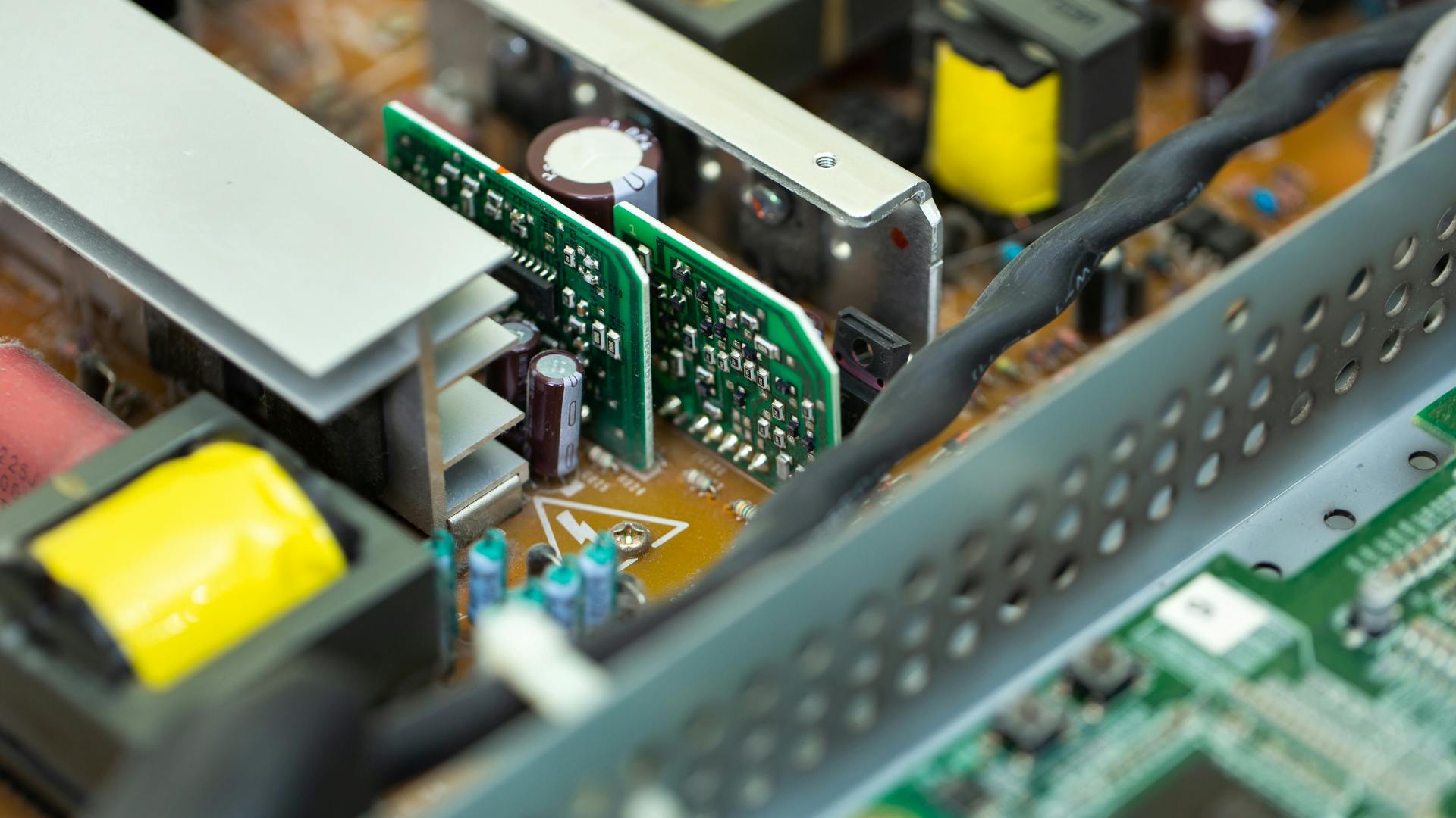 tvpowersupply_dreamstime_l_239773457