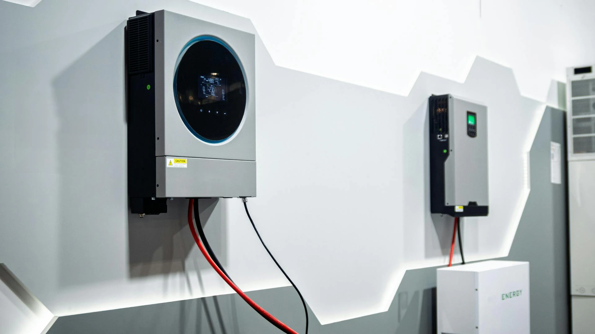 69ce7741baee411f945c81ff Solarpowerinverter Dreamstime L 411916215