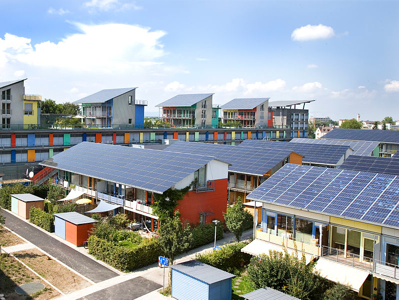 Community Solar project in Germany. Photo credit Andrew Glaser, Wikipedia Creative Commons