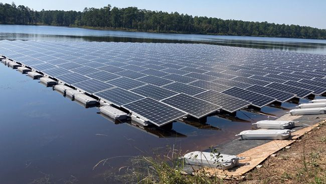 Floating solar array at Big Muddy Lake