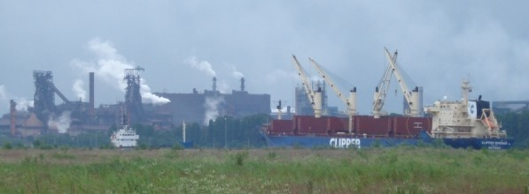 Older photo of Ghent steel plant. Image credit Peter Dedecker, originally posted to Flickr. Wikimedia Commons