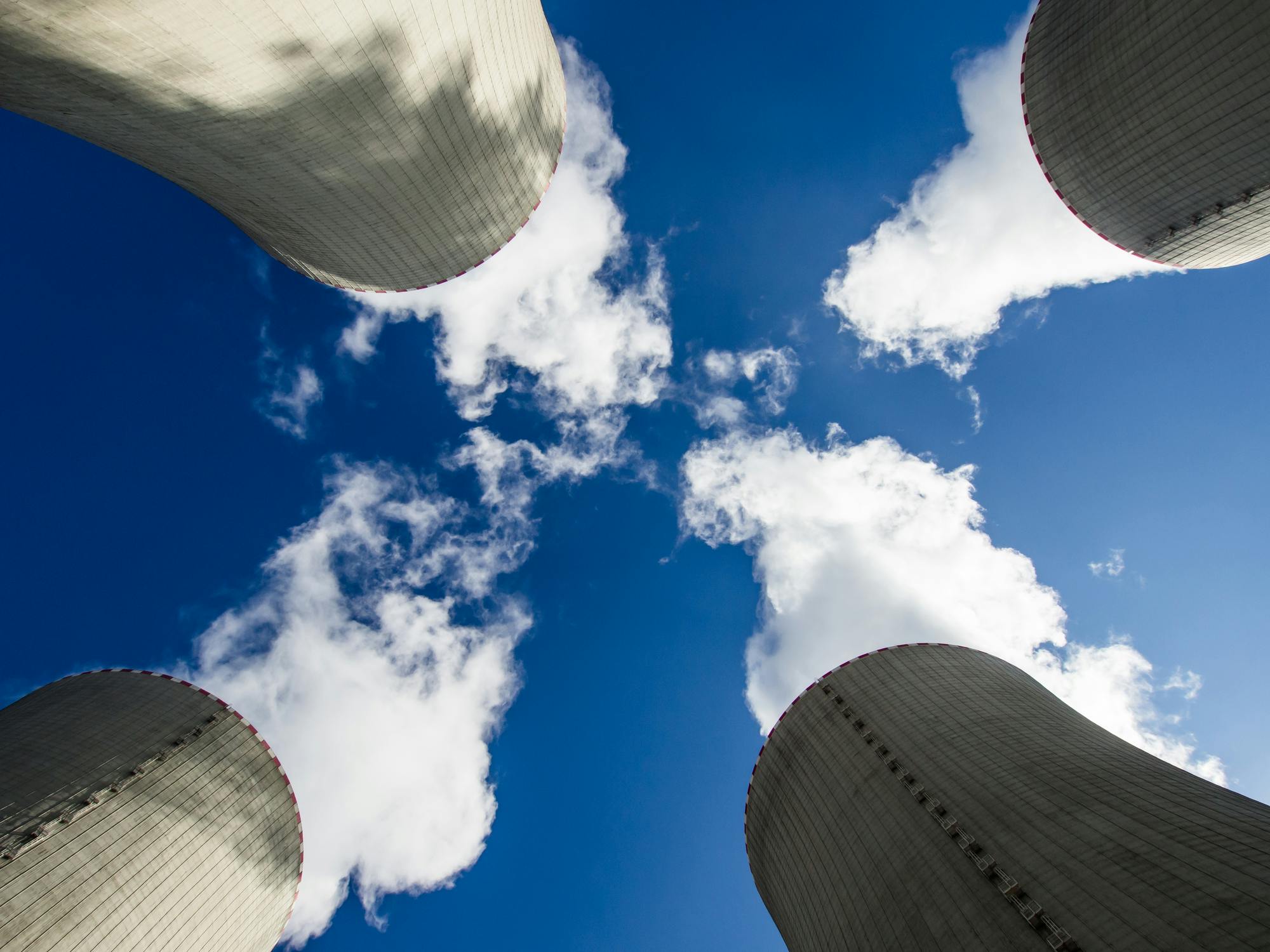 cooling_tower_dreamstimes