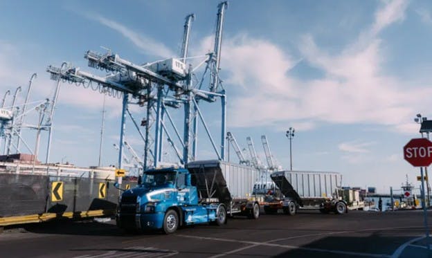 69b161d51c66fcd2038ef00b Symbio Hfce Drayage Truck