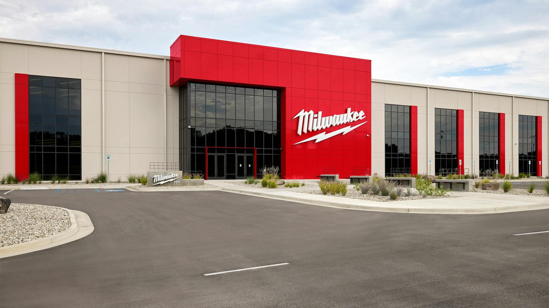 66fd73e76fc2ede54f53ebbd Milwaukee Newfactory1920