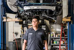 1673051071498 Mentoringtechniciansthroughmeticulousrepairs 1673051071498 Mentoringtechniciansthroughmeticulousrepairs