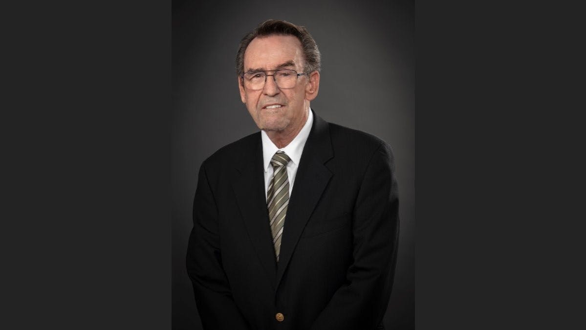 6607146be588e9001e5245f9 Don Henthorn Post