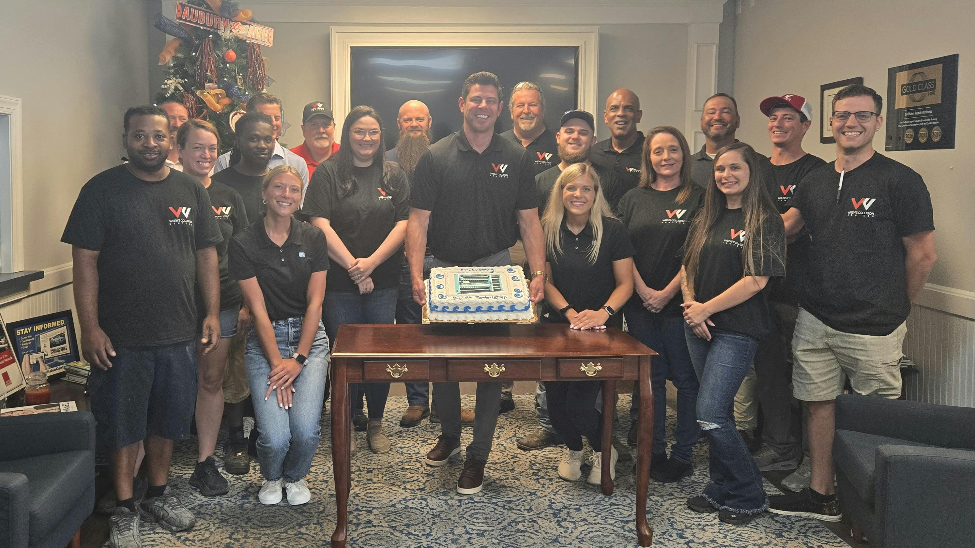 PPG celebrates the 3,000th installation of its PPG MoonWalk paint mixing system at Wren&rsquo;s Collision Center Group in Auburn, Alabama.