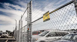 amarok_egd30seriesfence_landscapeviewfencesigncars amarok_egd30seriesfence_landscapeviewfencesigncars