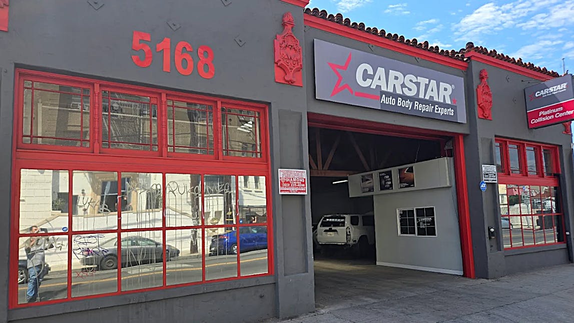 6902683c8d36796154c3e50b Carstar Platinum Collision Lor